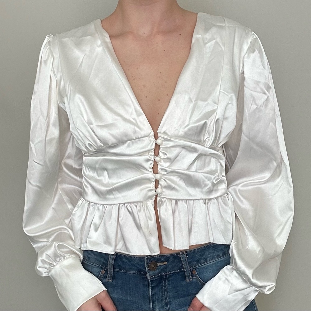 PrettyLittleThing cropped, satin, button top. Women’s Size 8.
